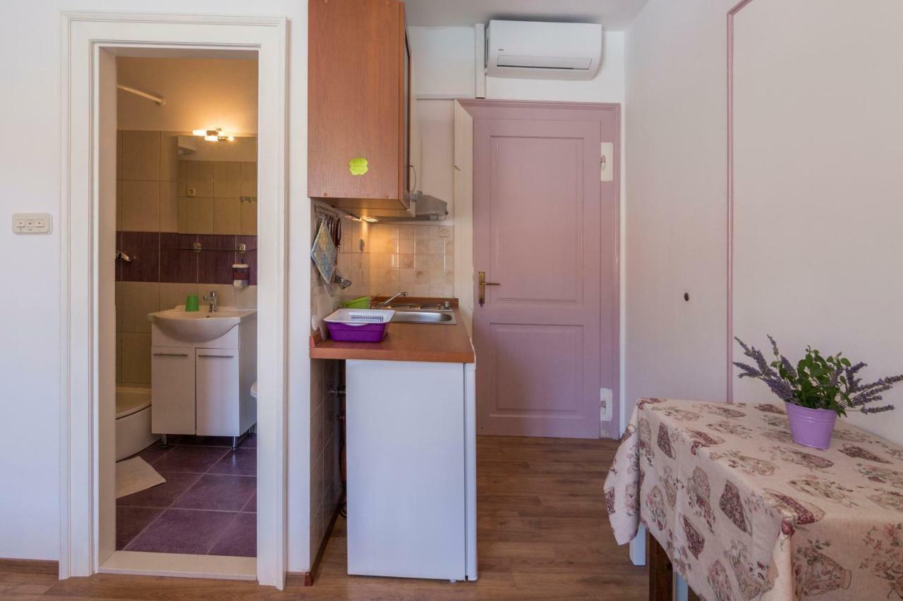 Apartment Riva 5 コミジャ エクステリア 写真